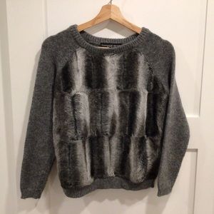 Topshop petite grey crew neck sweater with faux fur. Size US 2.